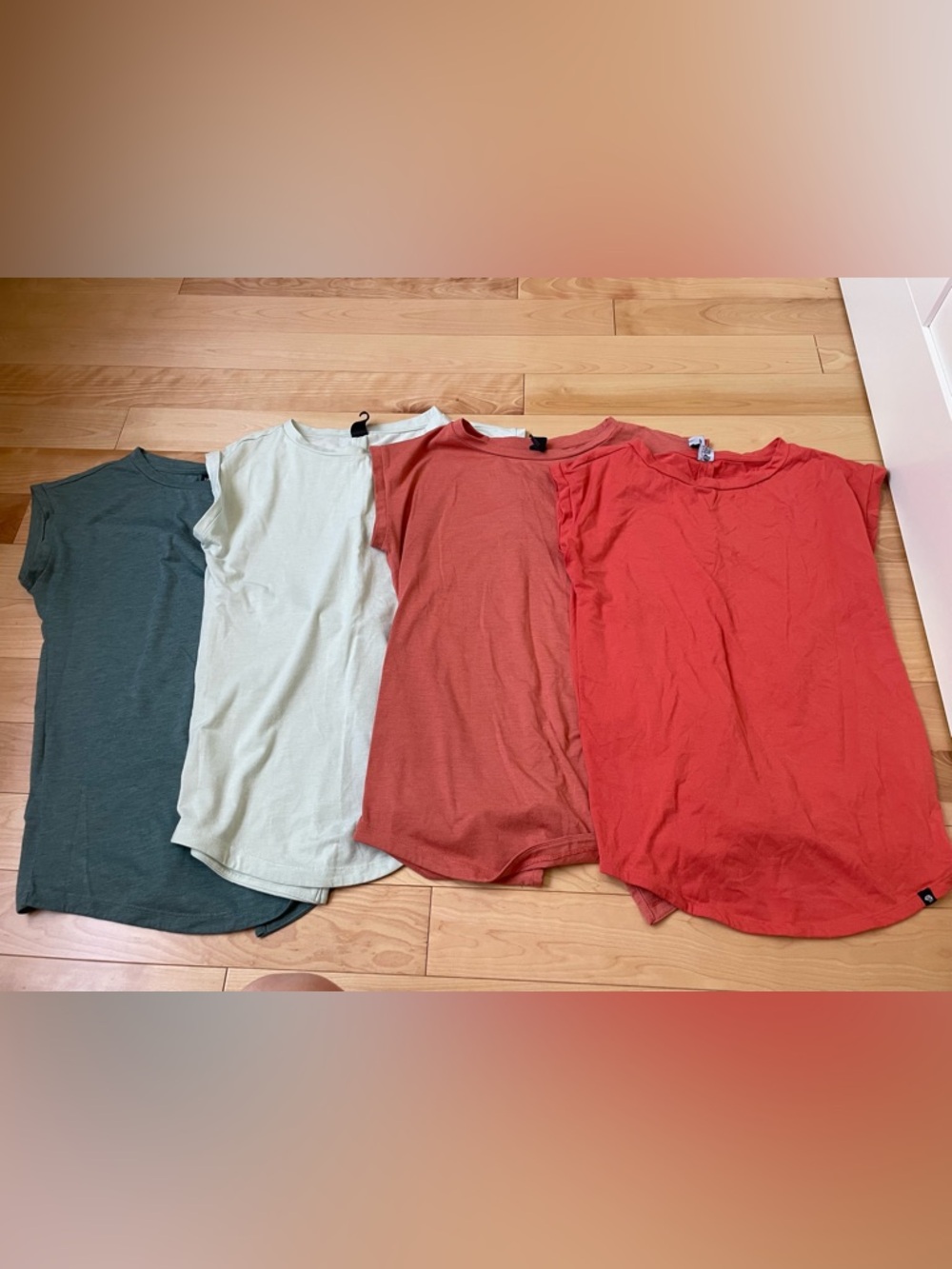 Lot of 4 Mountain Hardwear Women’s Short Sleeve Crew Tees